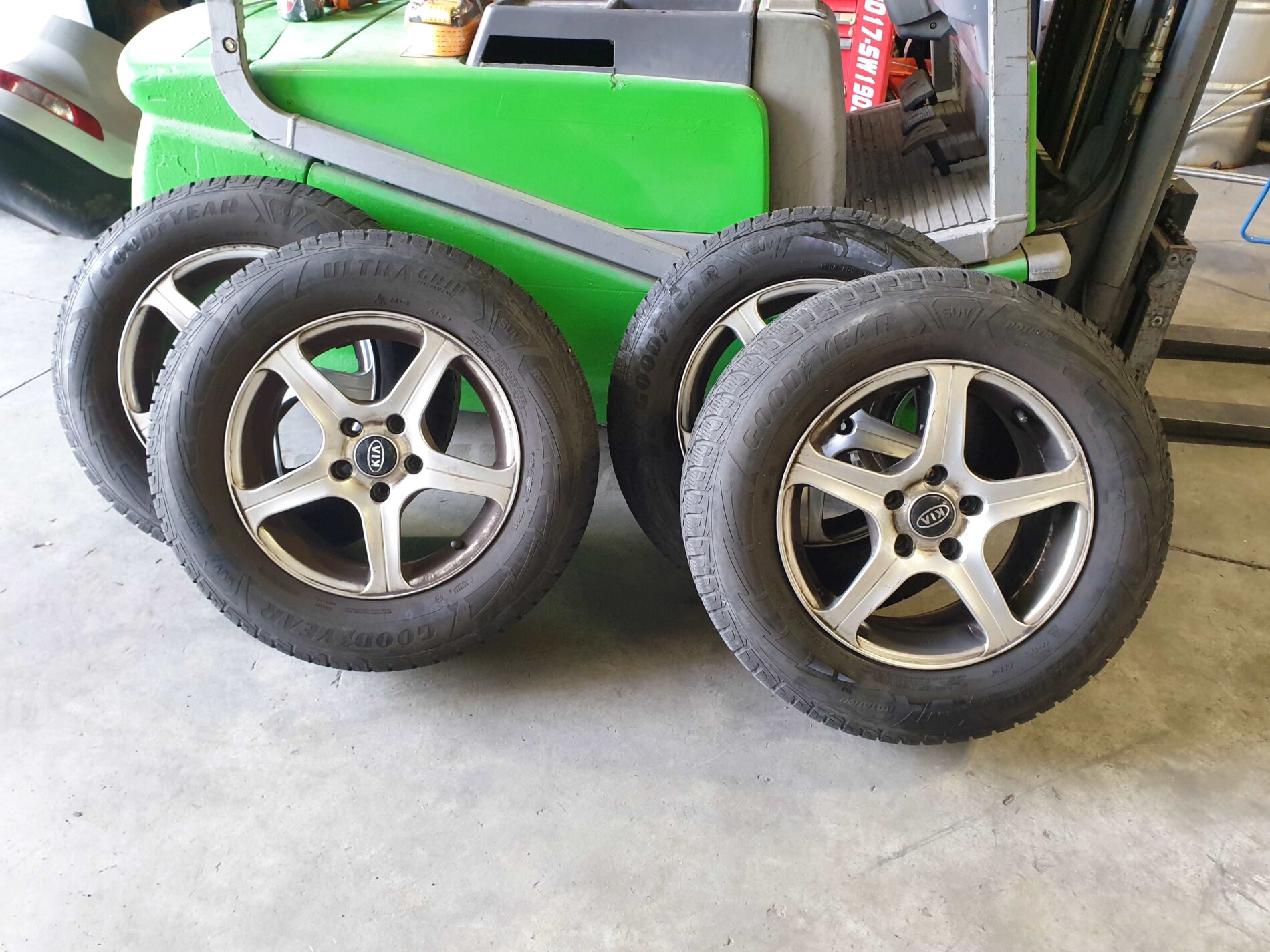 Cerchi con Gomme Invernali in Lega x Kia Sportage 215/70 R16