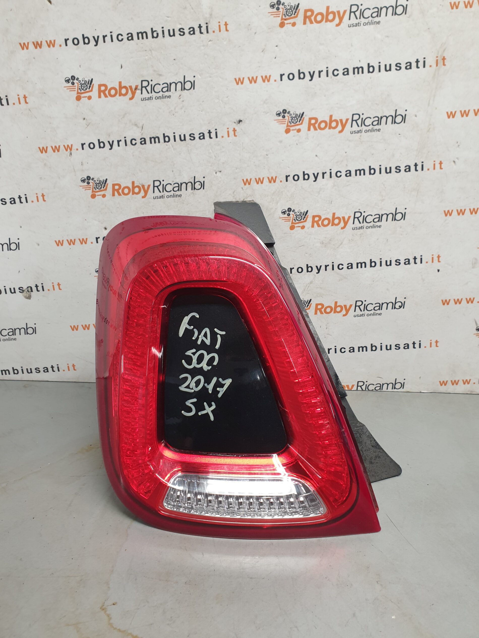 Fanale Posteriore Sinistro x Fiat 500 – 2015 > Interno Nero