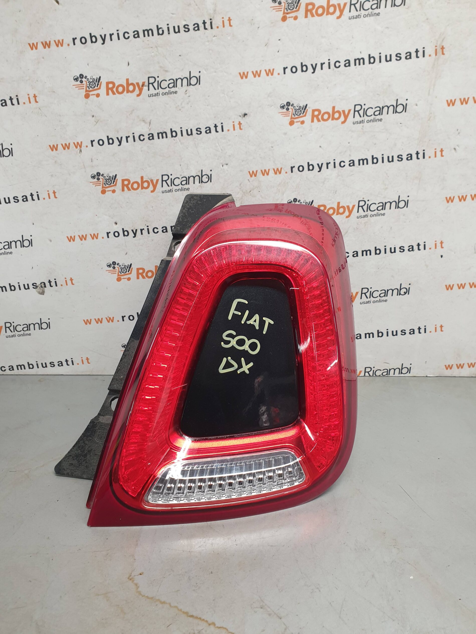 Fanale Posteriore Destro x Fiat 500 – 2015 > Interno Nero
