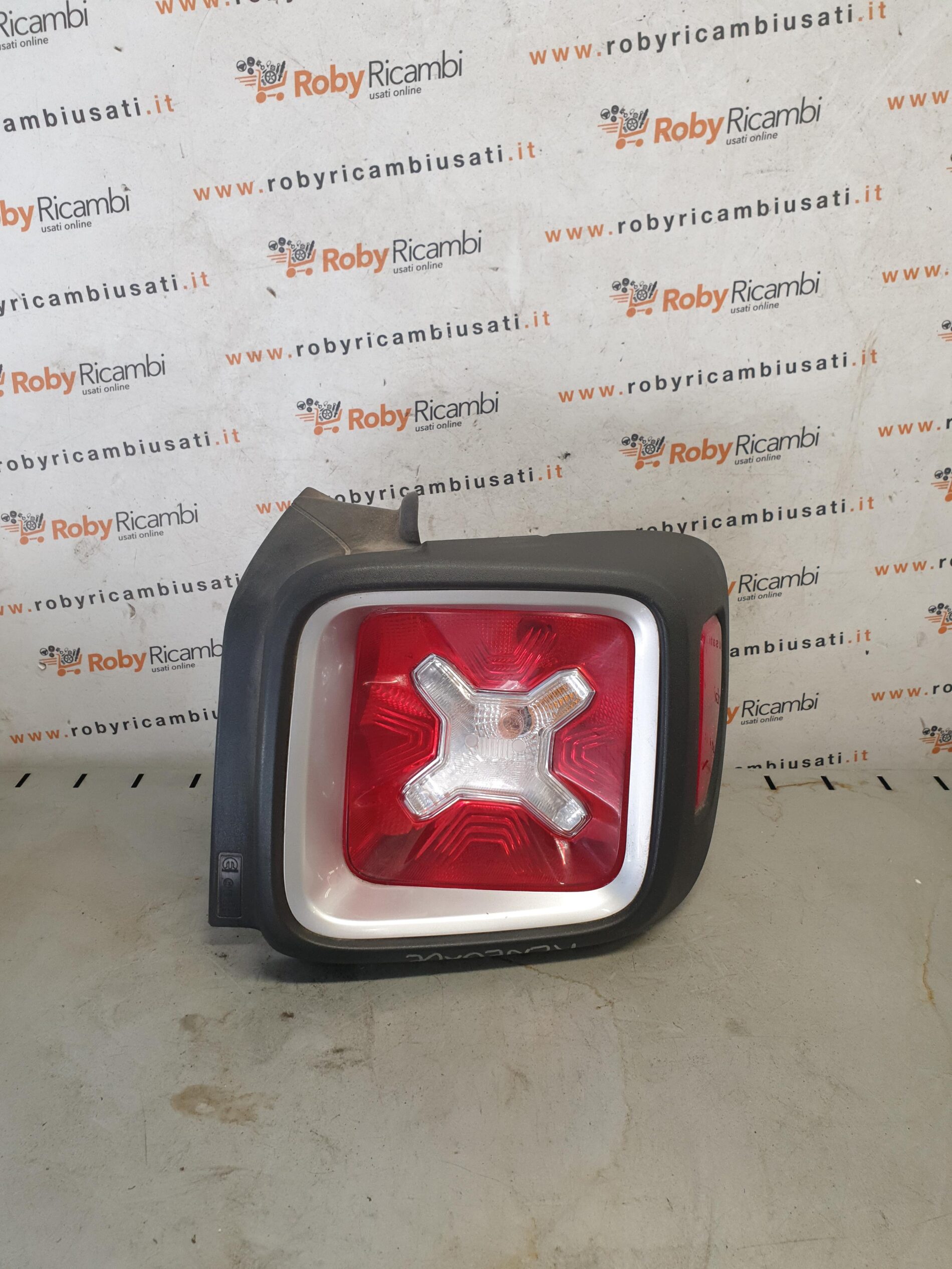 fanale Posteriore Destro x Jeep Renegade – 2014 >